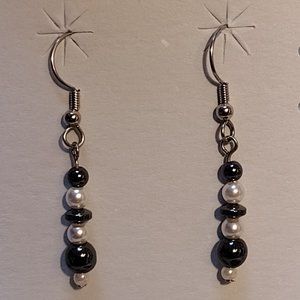 🖐 Hematite & Pearl Wire Earrings